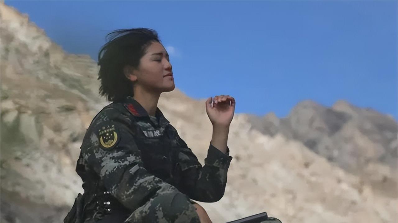 解放军女狙击手达娃卓嘎,荣获一等功,光荣提干