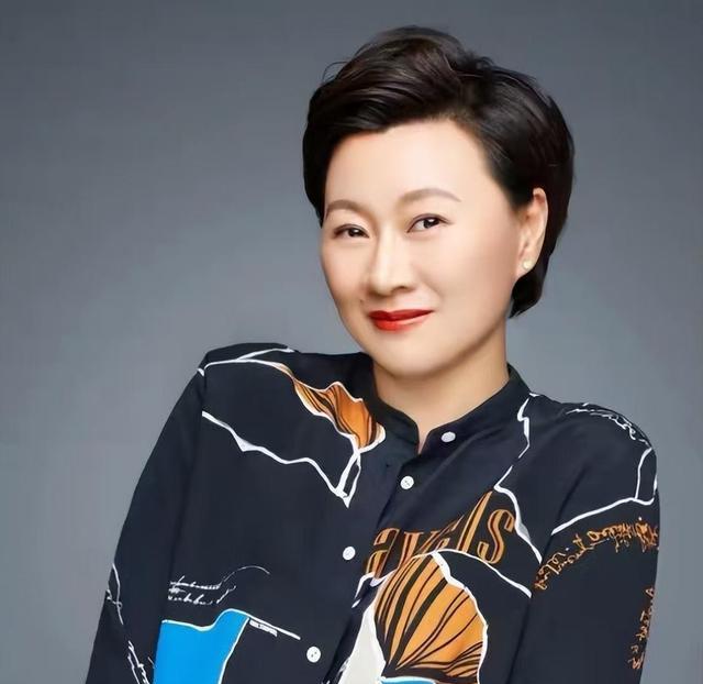 能跟赵本山"对着干",能在大学课堂讲课,赵海燕的实力有多硬?