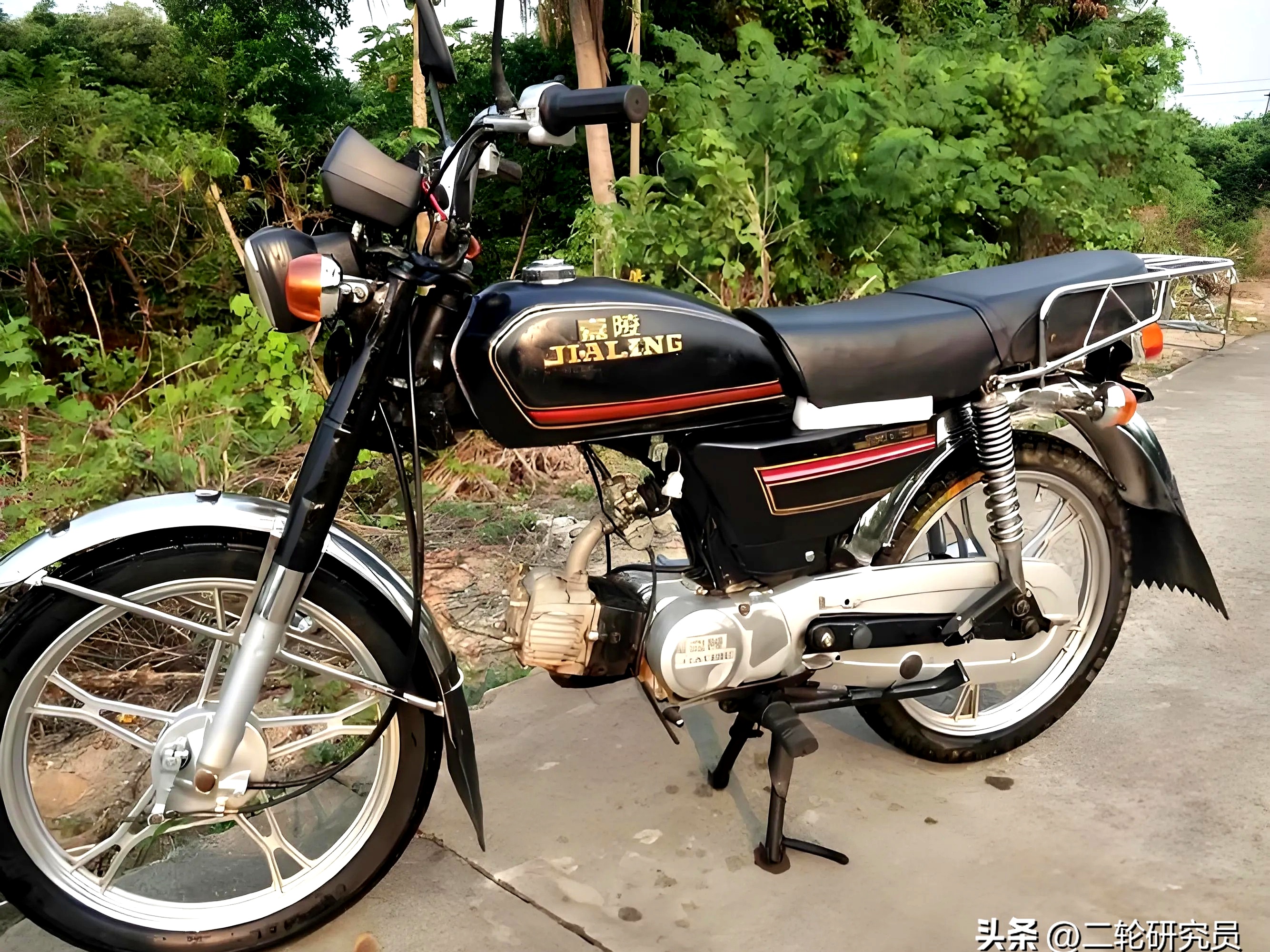 90年代神车,百公里1升油,这三款摩托完胜本田125!
