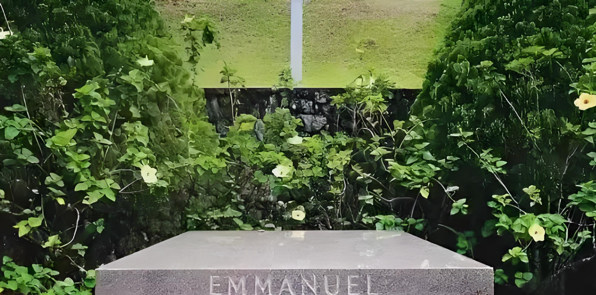 美国于凤至墓地:简洁朴素,占地不大,铜制墓牌上的署名令人动容