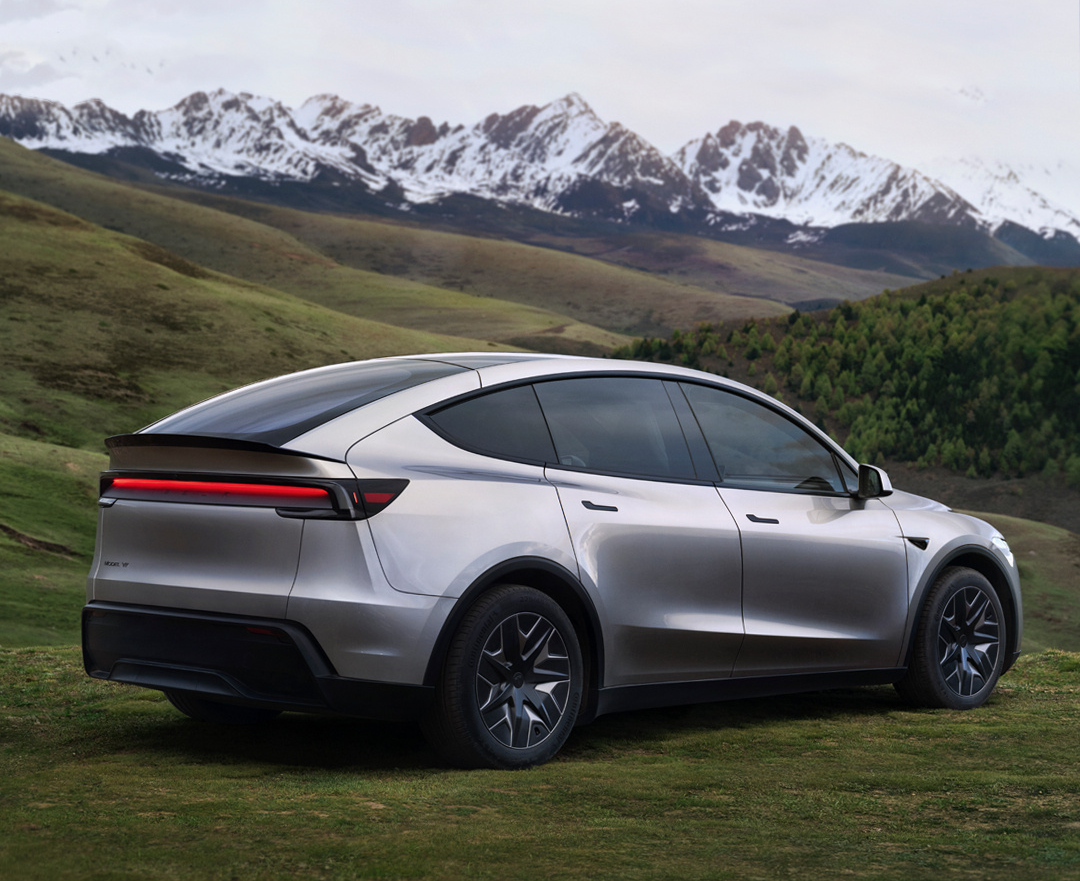 特斯拉发起“截杀”,Model Y L正式开卖,33.9万元好卖吗?