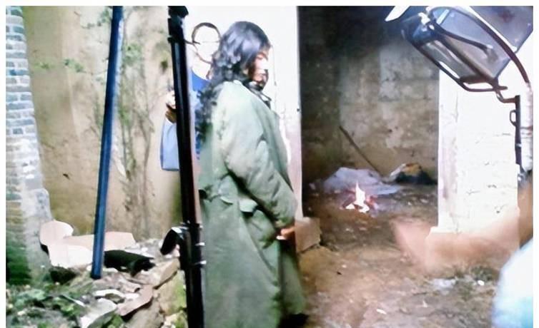 懒汉杨锁:23岁饿死家中,吃饭需喂,大便靠埋,究竟有多懒?