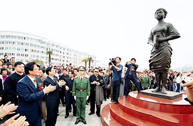 金维映:两嫁领袖人物,身死异国他乡,儿子长大后专程寻其过往