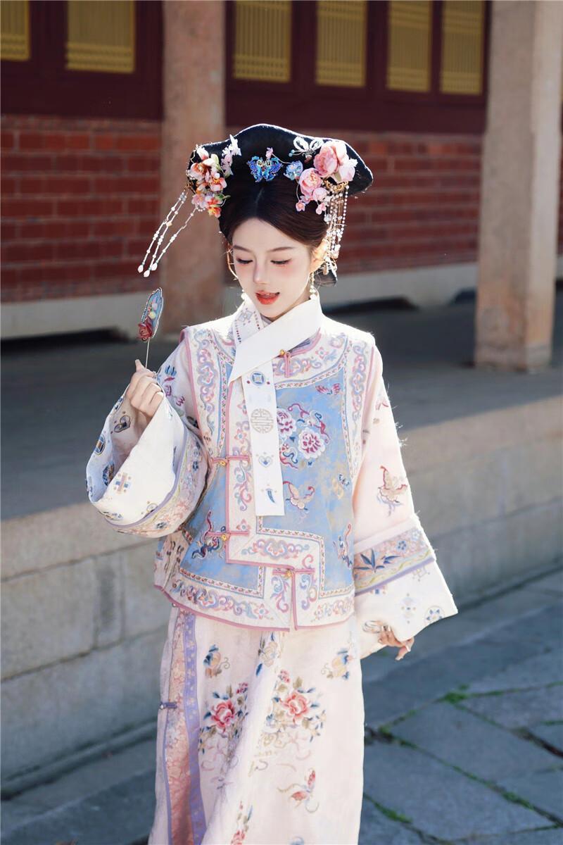 穿越时空的华服之美:宿莱清朝格格服装带你梦回紫禁城