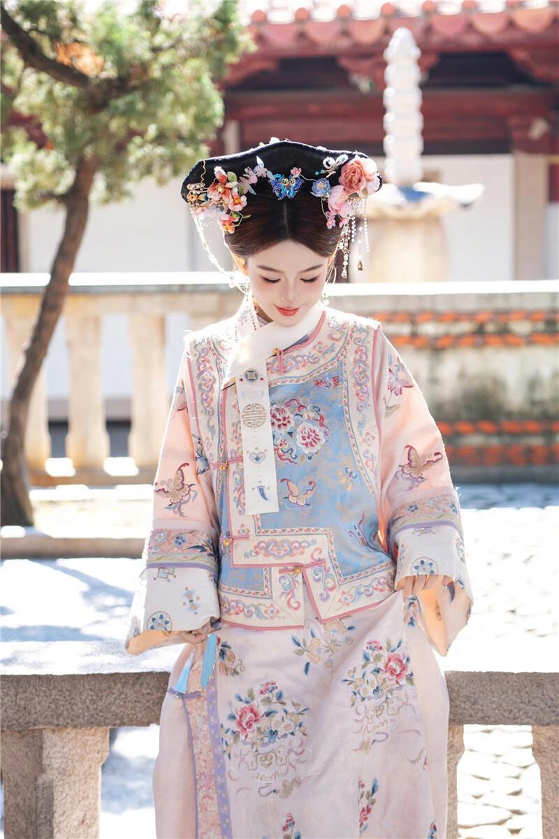 穿越时空的华服之美:宿莱清朝格格服装带你梦回紫禁城