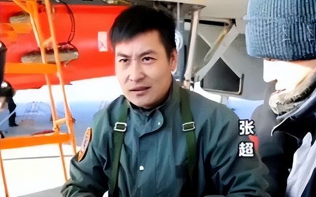 我国首批五名舰载机试飞员现状:有人成为将军,有人梦断长空