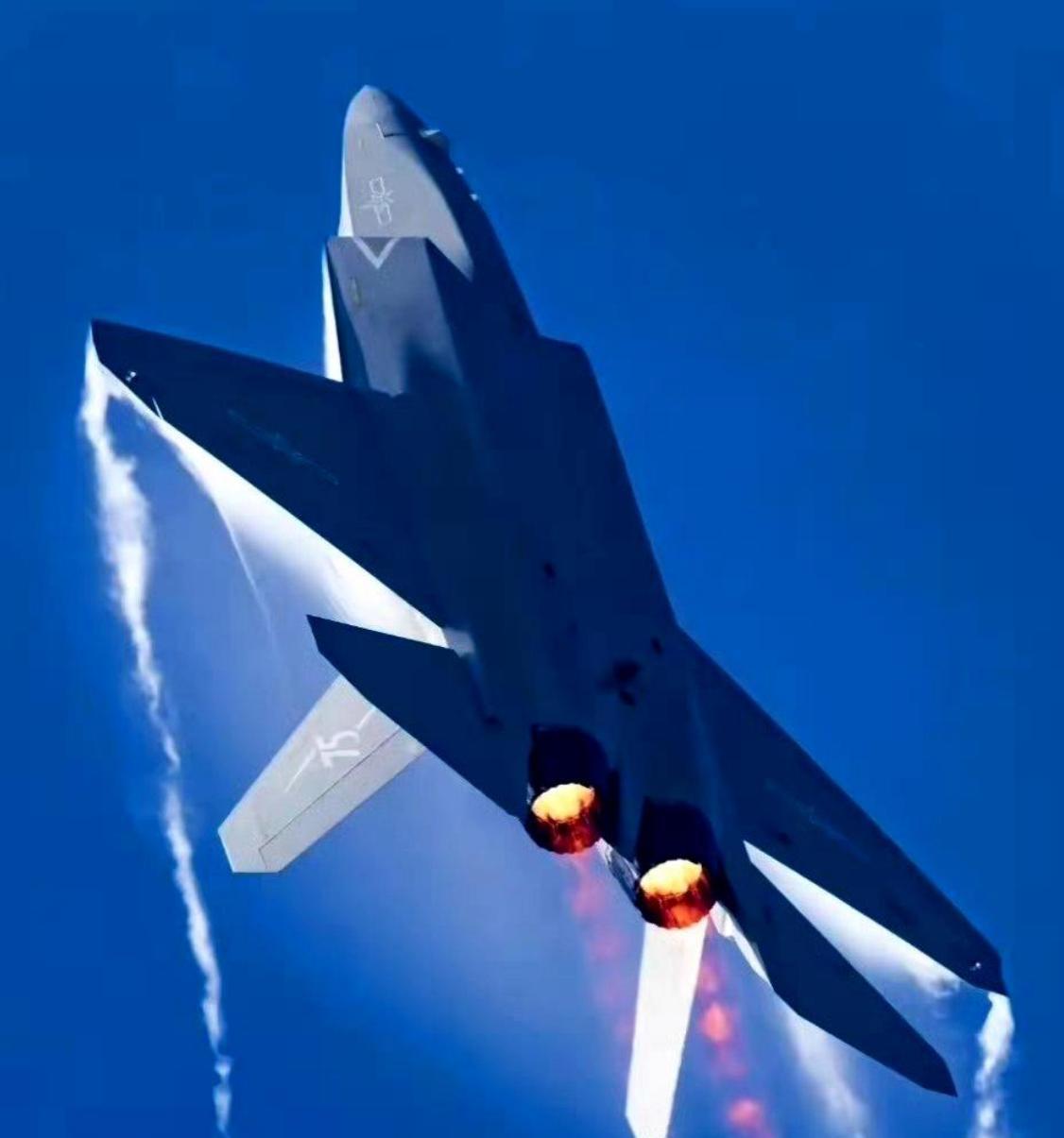 35a与歼-20在阅兵中齐亮相f-35的强敌出现了吗