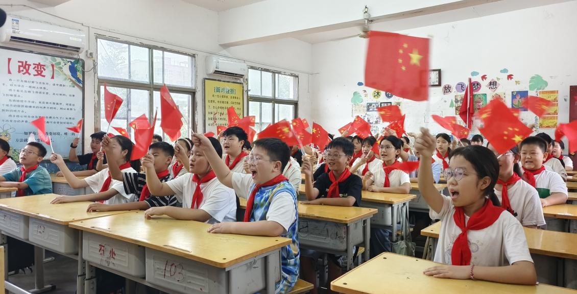 观看盛大阅兵,传承抗战精神