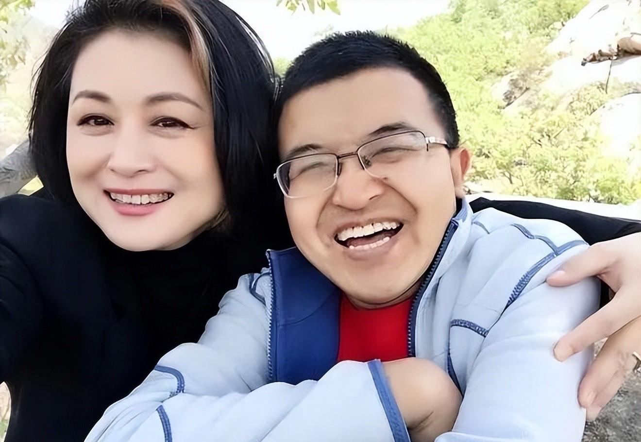 演员于月仙去世四年后,丈夫张学松的现今决定令人动容