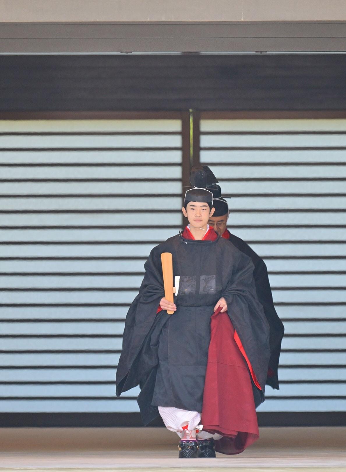 悠仁亲王成人礼!冠冕幕后的故事,每一步都算准每一帧都是算计?