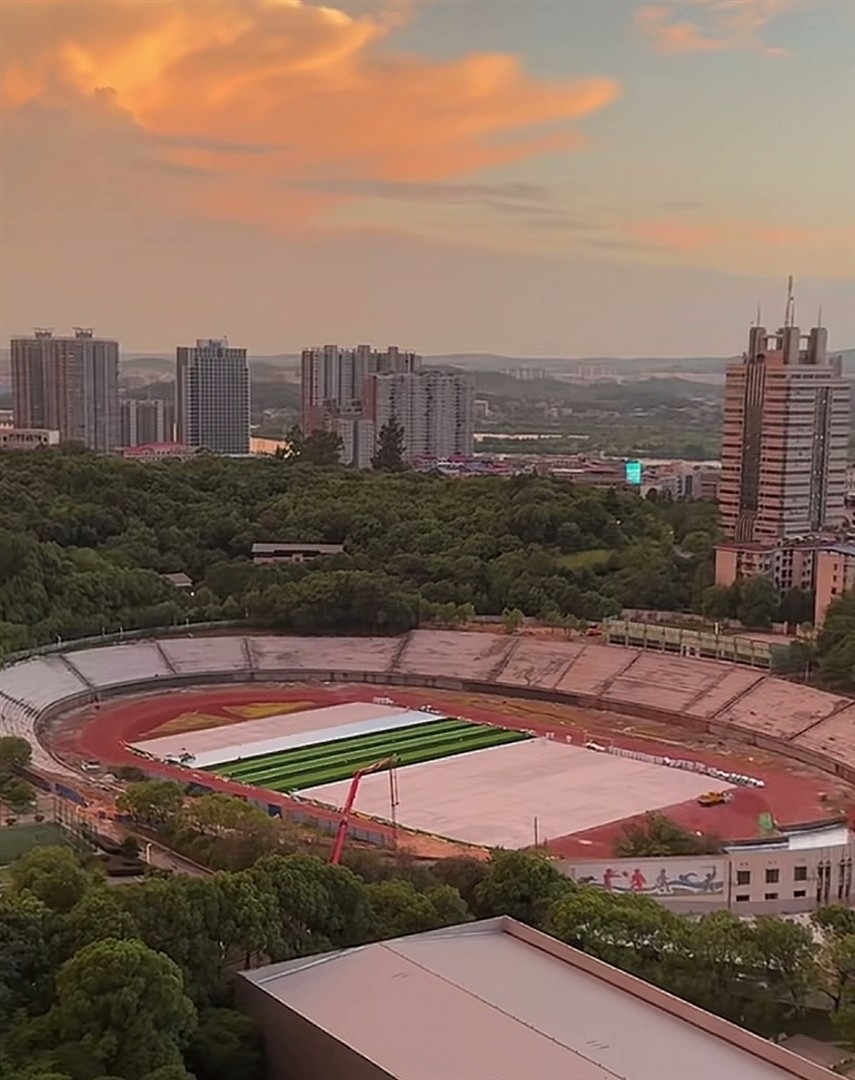 永州体育场破旧到跑出蛇?湘超联赛为何让这座城充满话题