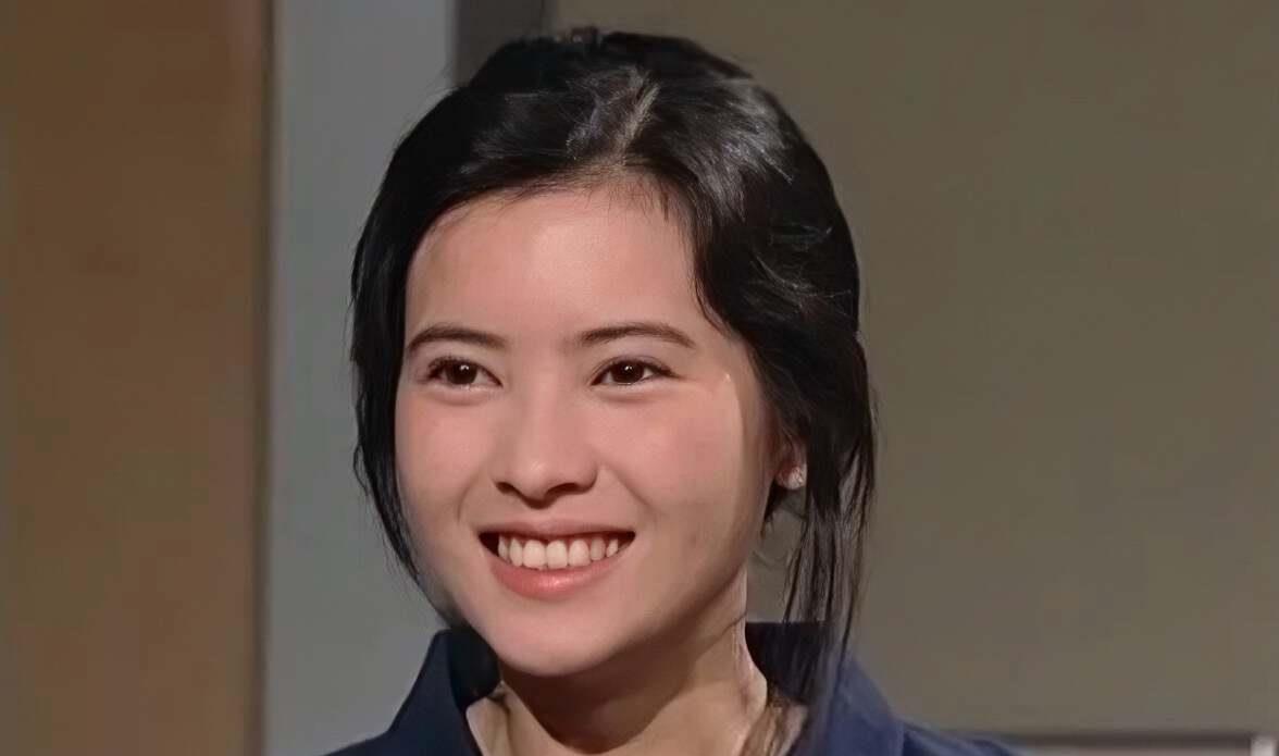 知名港星蓝洁瑛遭权势人物侵害,现场围观无人援助