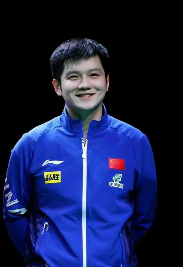 德甲赛场上的樊振东蓝色球衣下的微笑与坚韧,他如何在异国实现自我