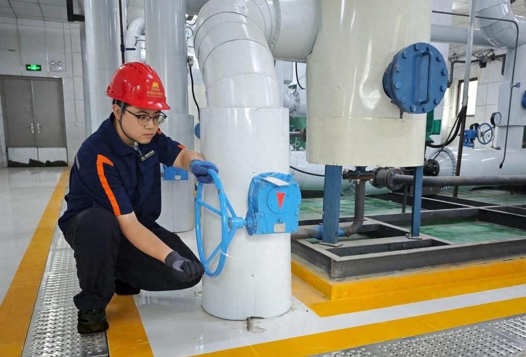 济南热力公司逐步充水加压确保供暖安全