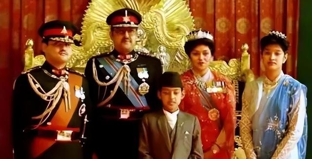 尼泊尔前任君主名叫贾南德拉比尔比克拉姆沙阿德瓦