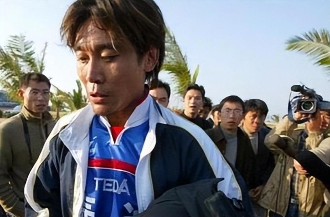 二十年前放弃那英与新生儿,前国家队球员高峰现状如何