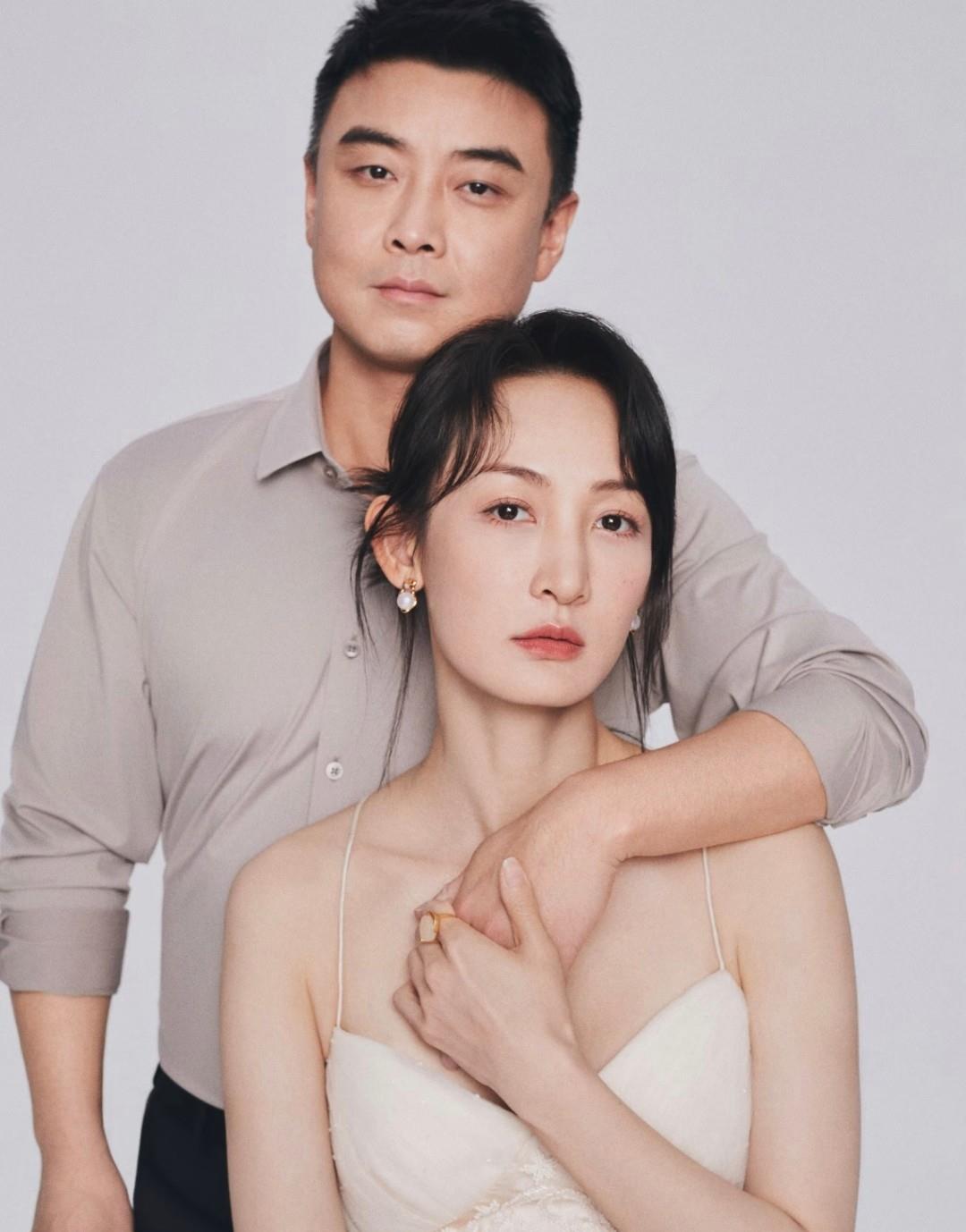 王皓妻子携子游新疆,38岁闫博雅骑马英姿飒爽,长腿纤腰身材出众