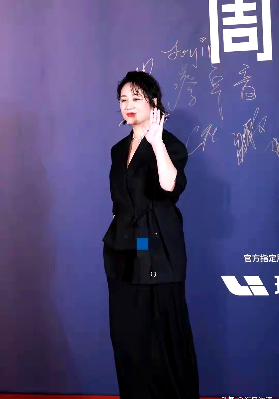 43岁马丽现身阿那亚条纹衫衬出160斤既视感网友直呼不敢认