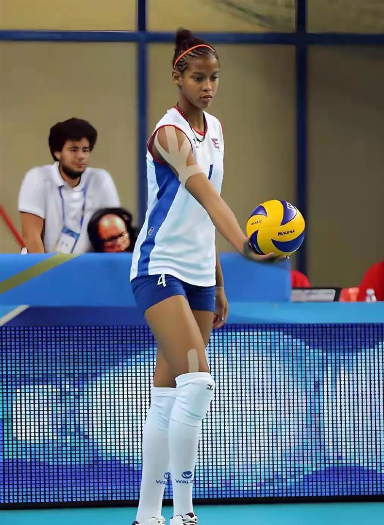 排球女神成长记:从清纯少女到赛场巨星,卡拉库尔特的蜕变之路