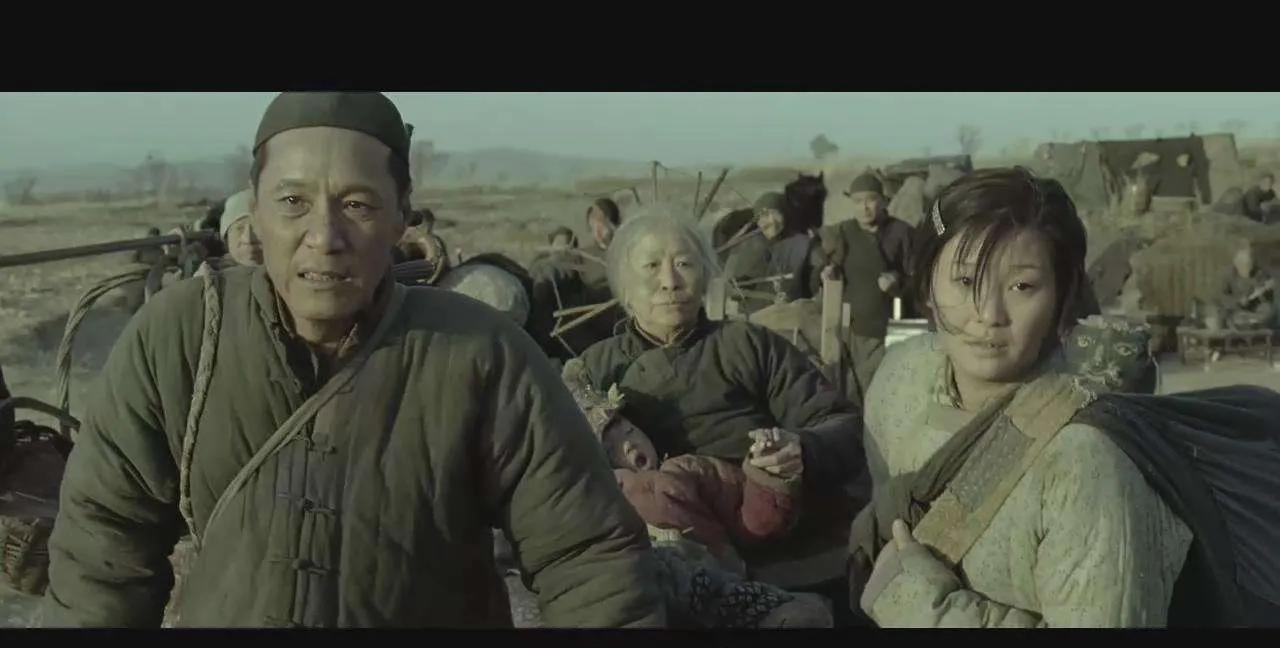 再看电影《1942》,深感张默饰演的小角色栓柱,才是全片真正的核心