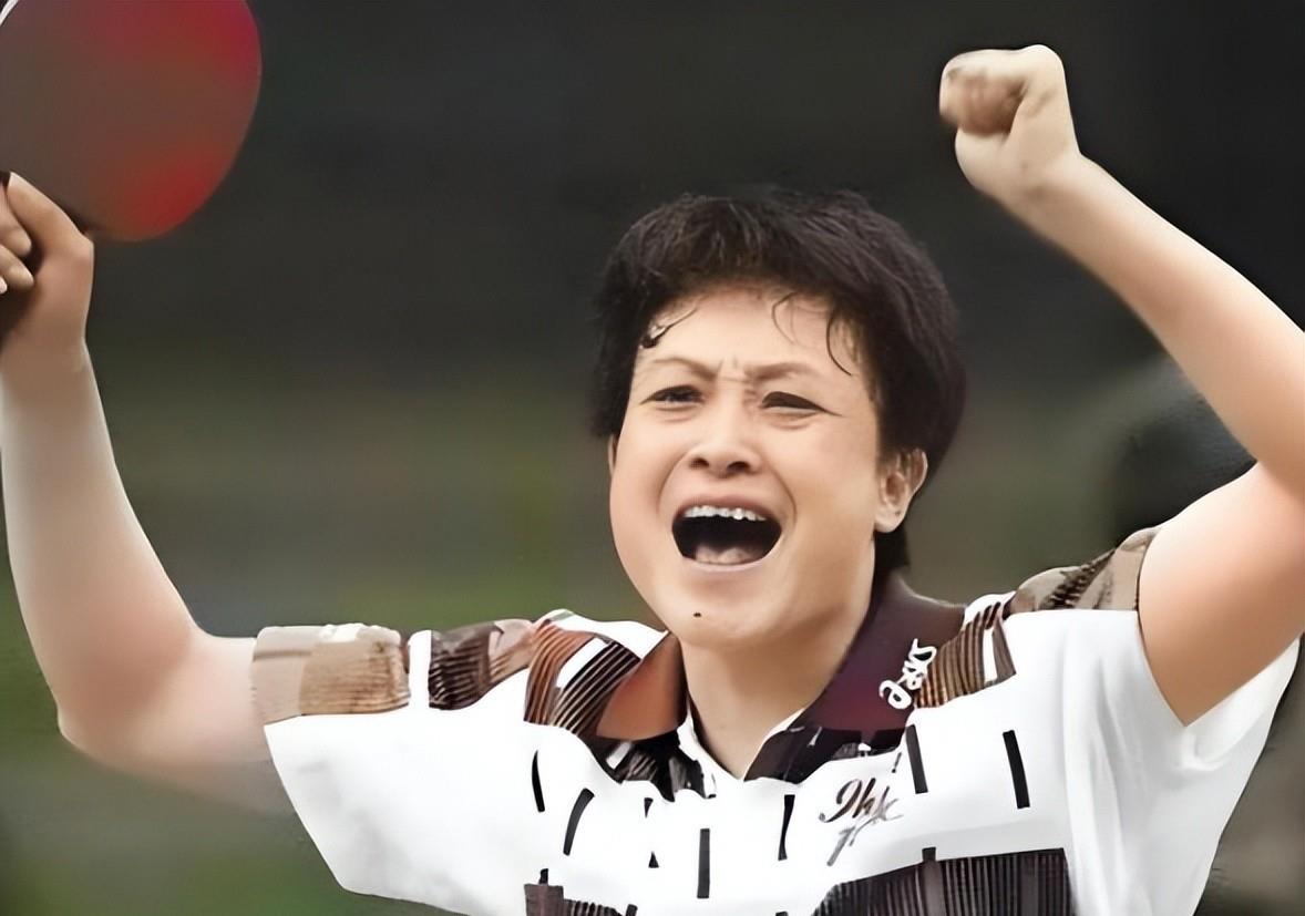 何智丽更名为小山智丽,战胜邓丽萍后高喊口号,如今生活状况如何