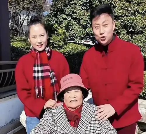 娇妻变病弱?与郑佳离婚后再娶的耿为华,如今满脸憔悴悔恨