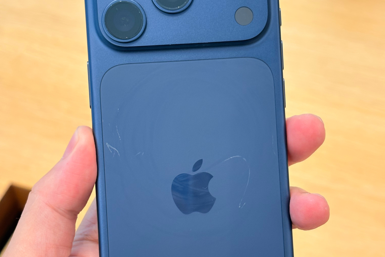 iPhone 17“出师不利”,首销槽点太多,黄牛都不愿意收!