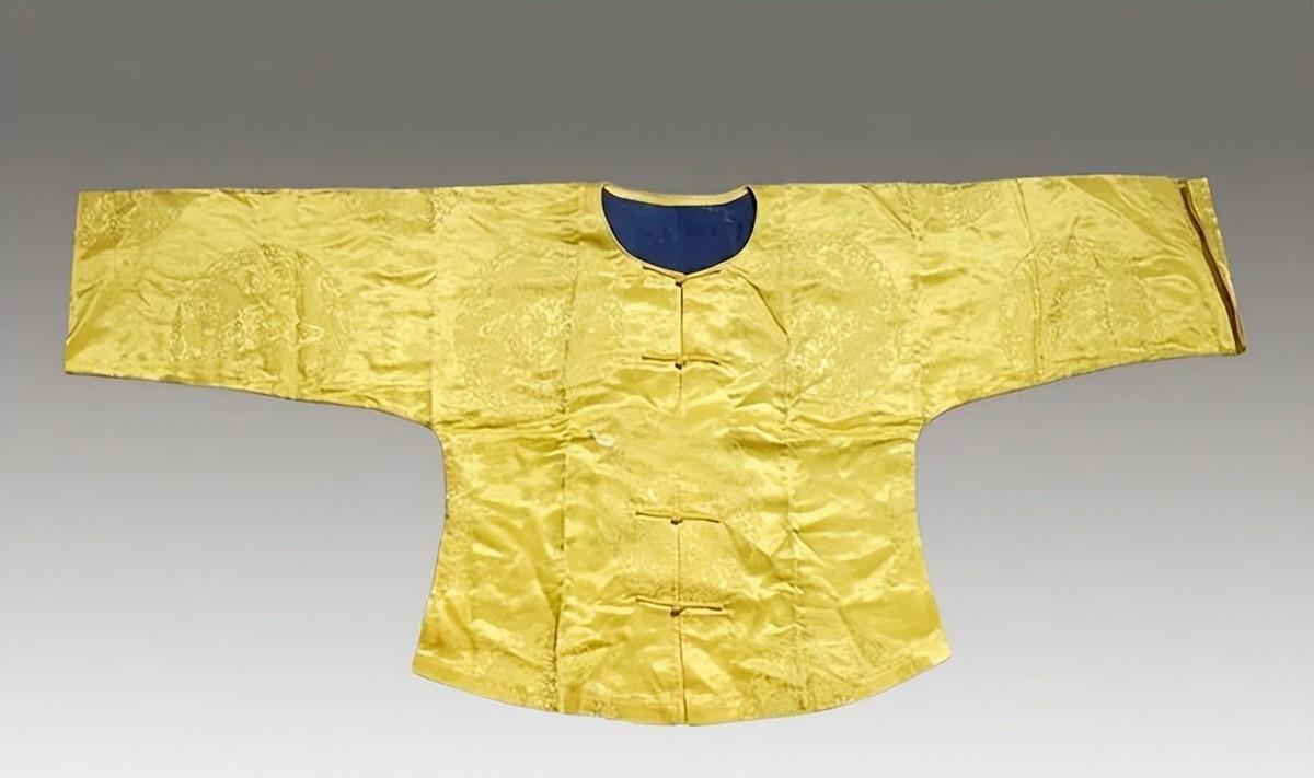 野史故事:皇帝赴老妇家用膳,老妇拒绝皇帝入座,皇帝赏赐黄马褂