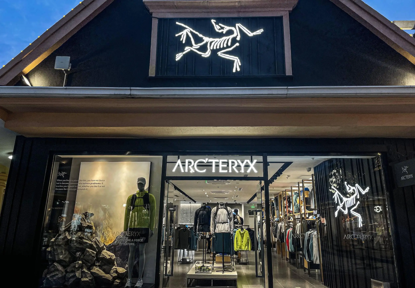 买不起始祖鸟的网友,为什么对“炸山”行为如此愤怒?