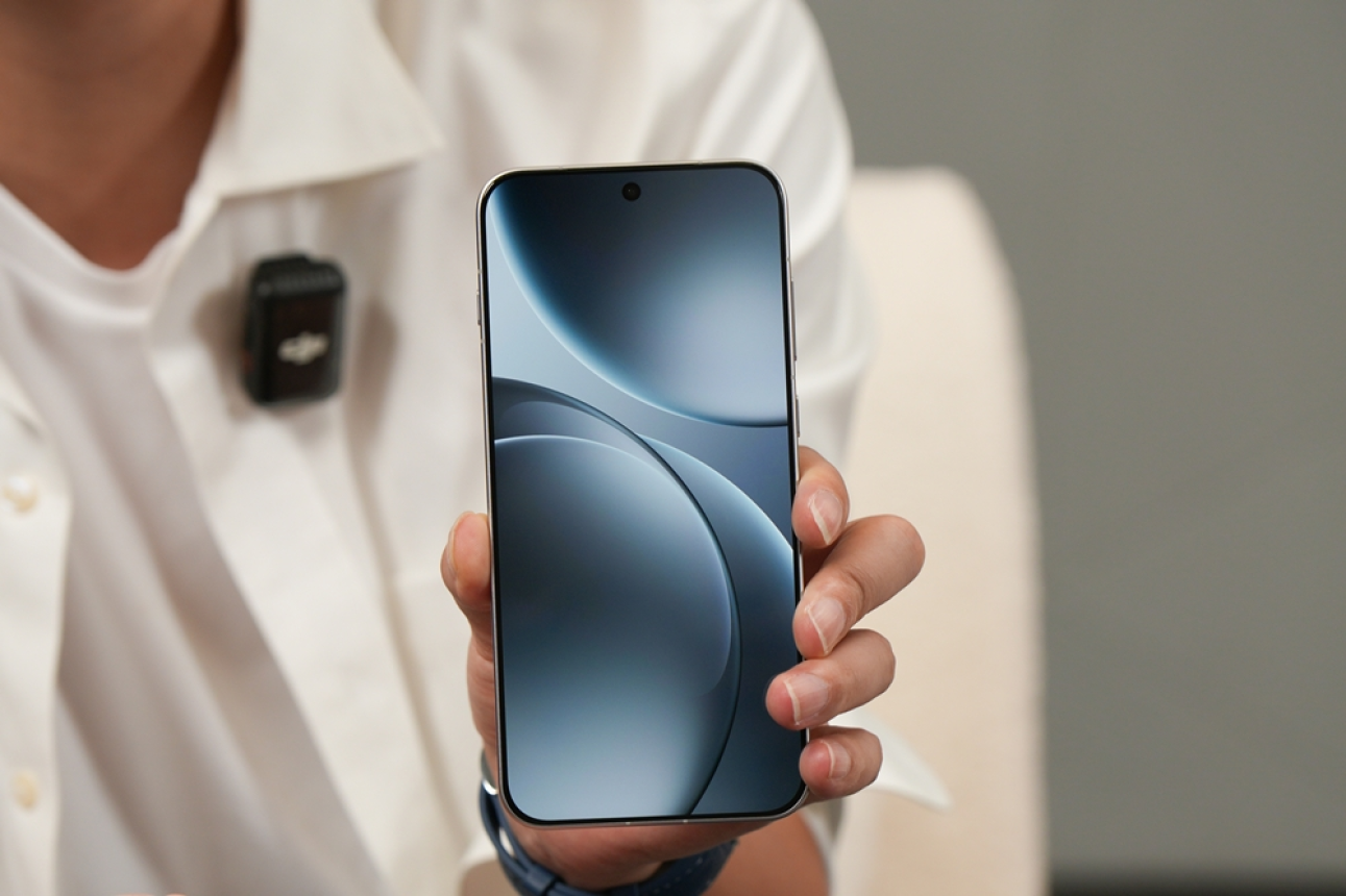 OPPO官宣“新旗舰”,直角中框质感拉满,设计变化很明显!