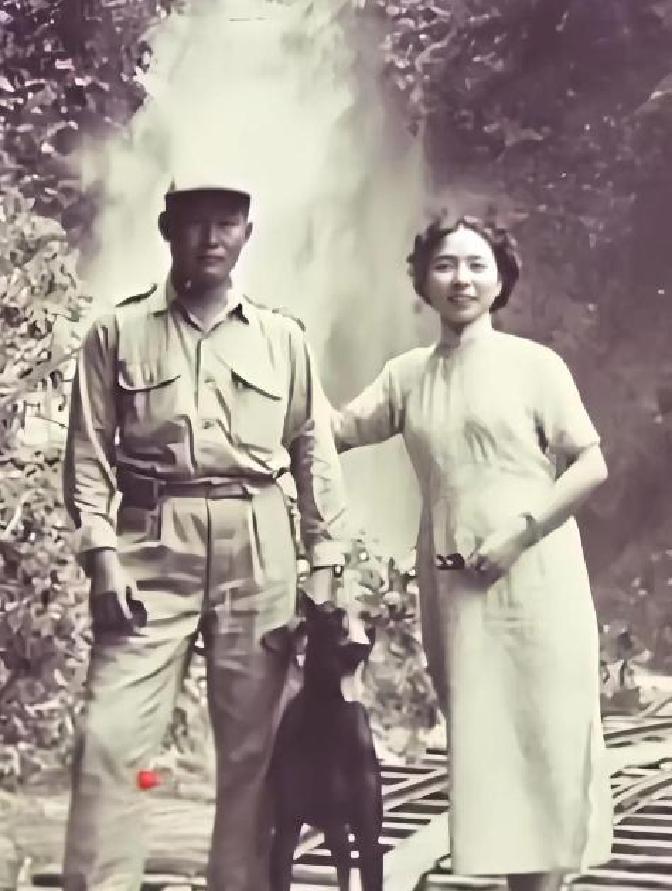 1985年,孙立人与张晶英,张美英合照,五年后离世