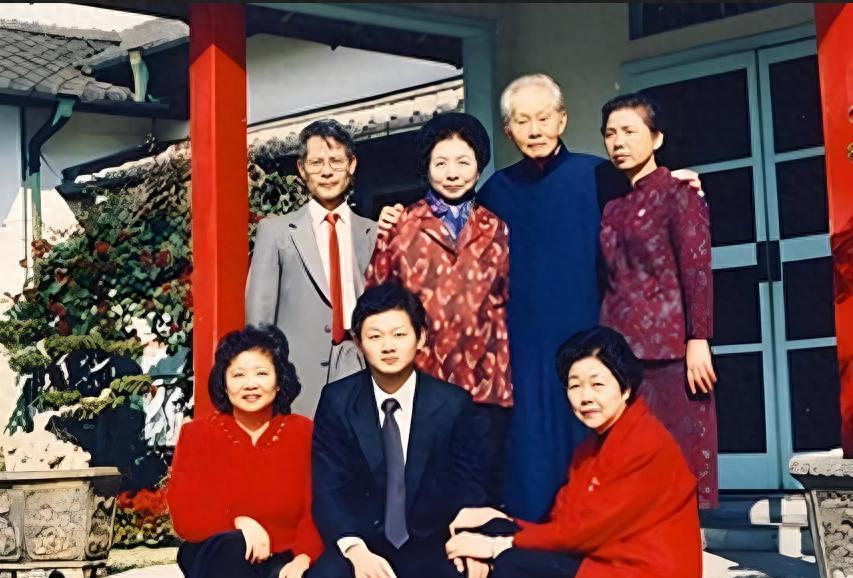 1985年,孙立人与张晶英,张美英合照,五年后离世