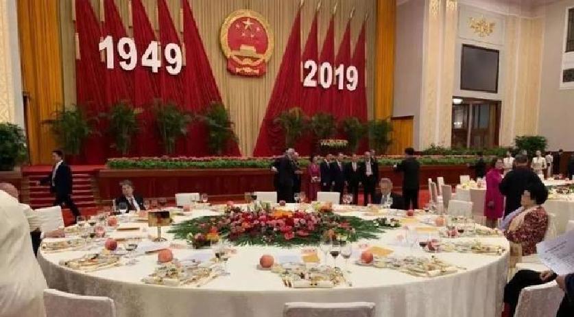 人民大会堂首次"国宴",4600人参与,设近500餐桌