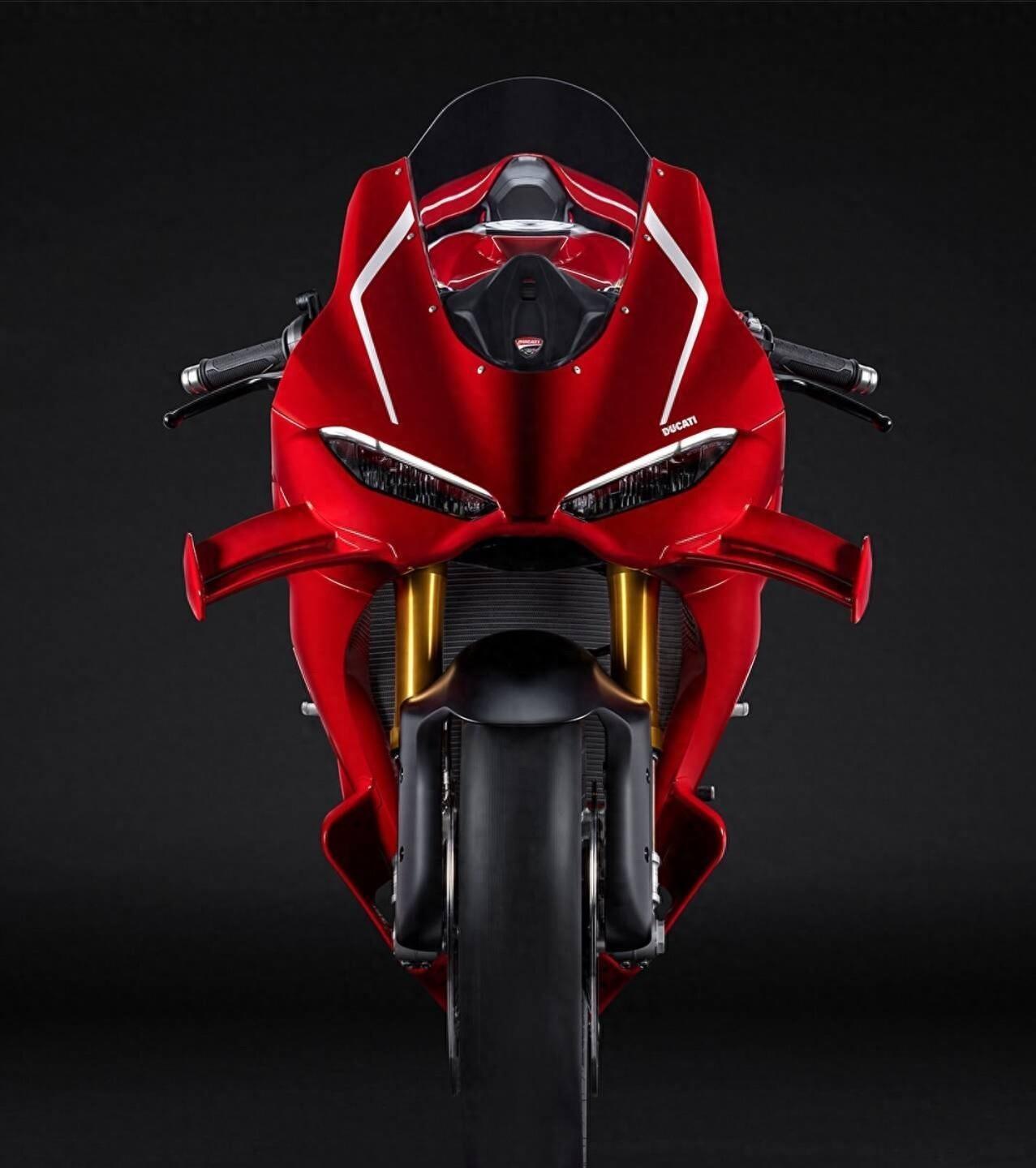 杜卡迪发布公路版motogp赛车,2026款panigale v4r马力达218匹,极速超
