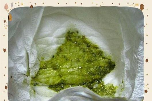 为什么拉的屎是绿色的