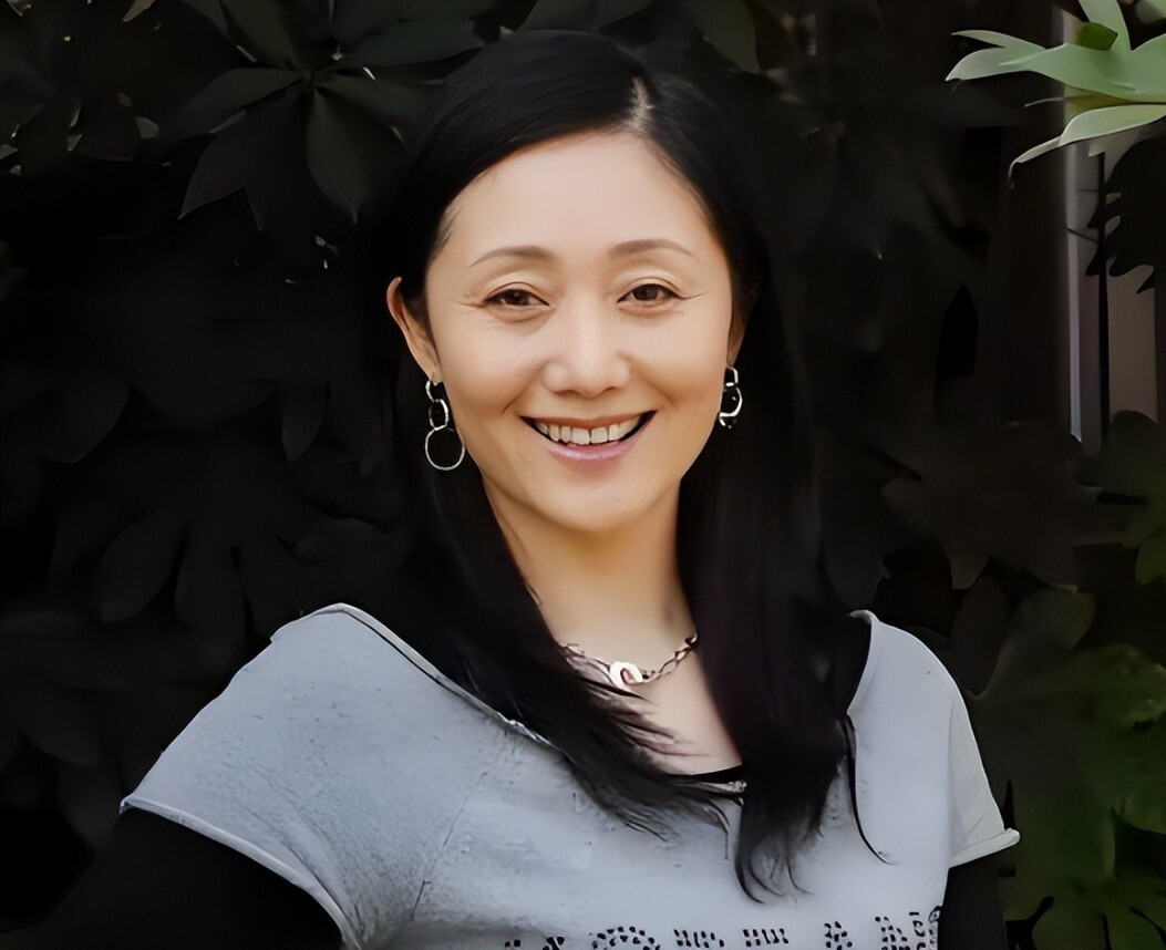 被琼瑶骗进组,为拍戏打掉孩子,59岁的赵丽娟得到了什么?