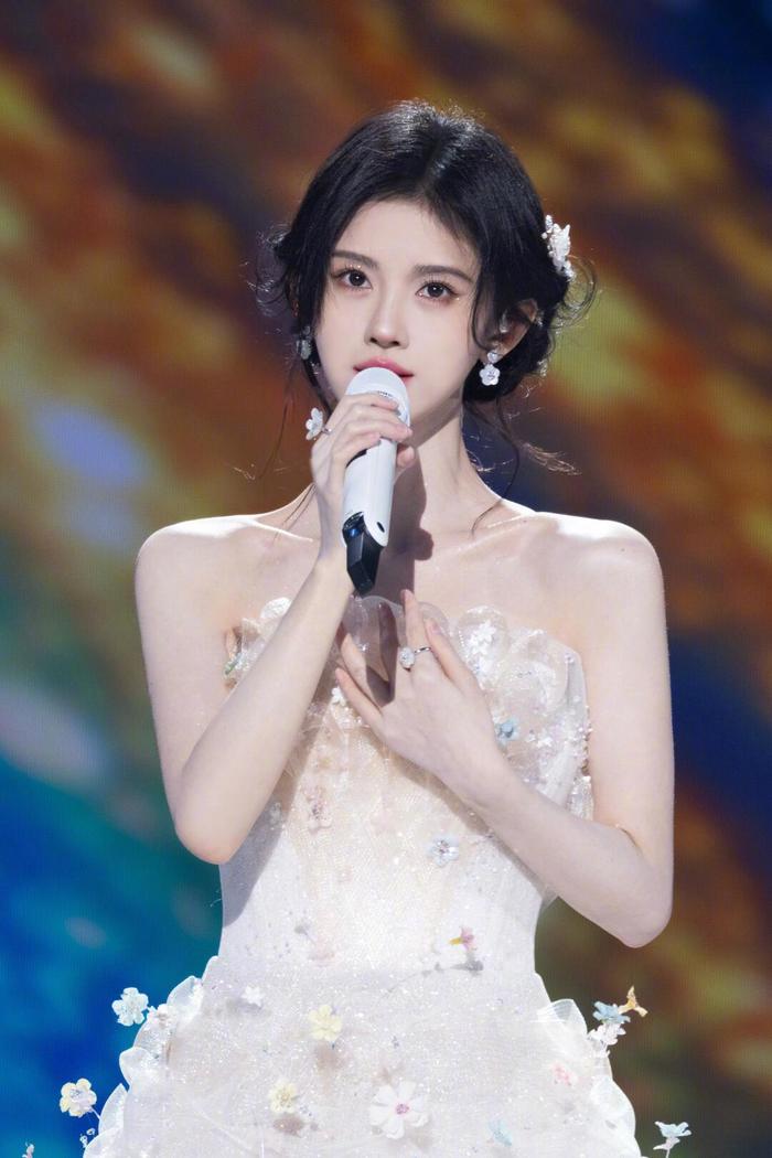 有些人只会制造话题,不会经营真实