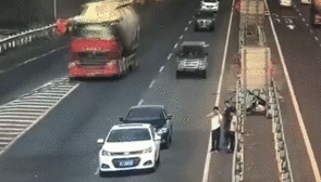 某高管狂言：“不产低端车”，定义品位惹众怒，谁在丈量价值？-有驾
