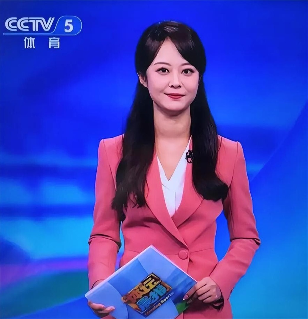 央视五台女主持人张玉洁脖子突出引关注