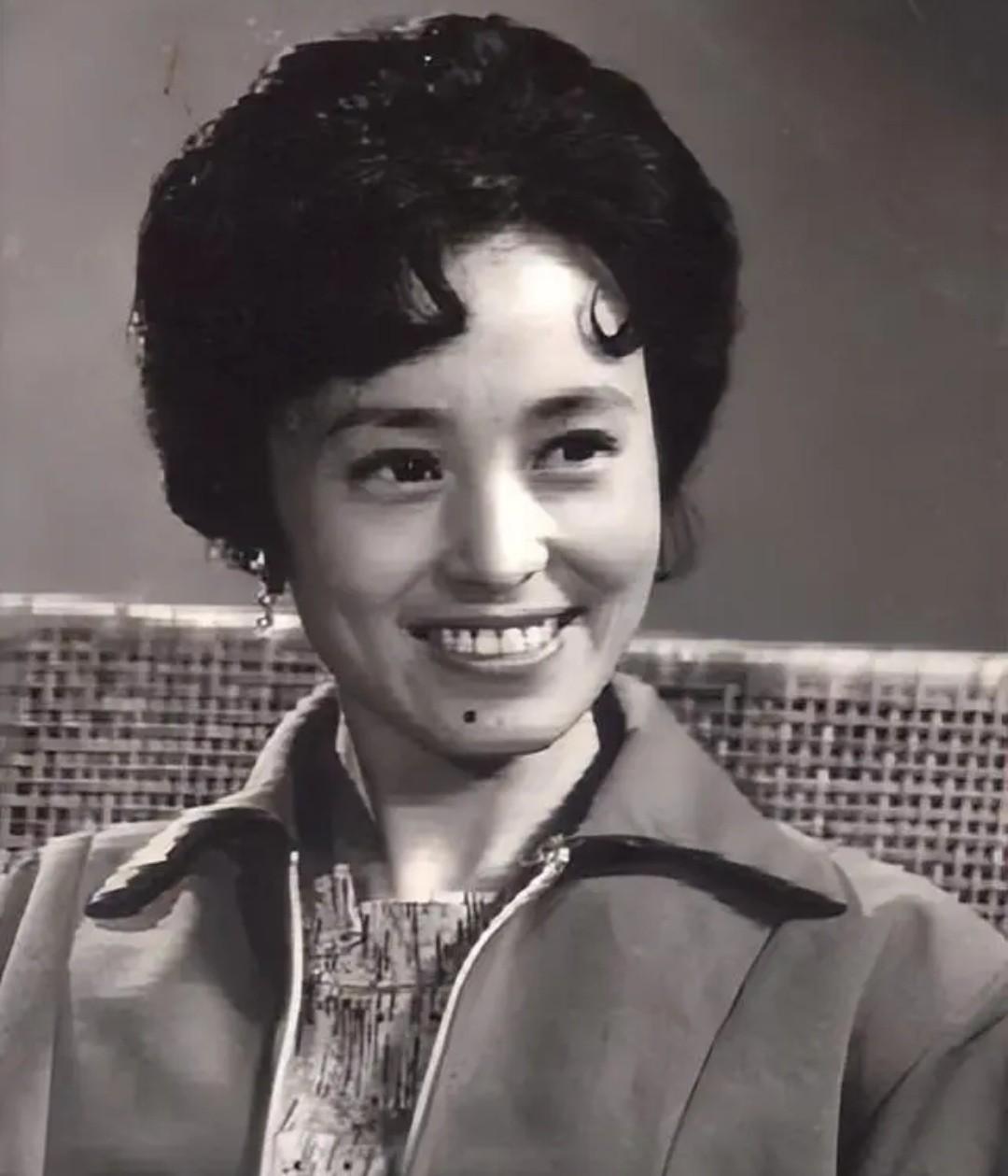 75岁老歌唱家朱明瑛离婚后前夫娶了妹夫的妹妹她至今不敢回家
