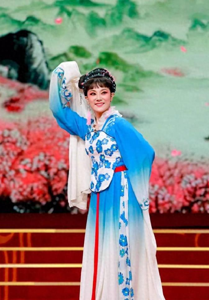 黄梅戏五朵金花杨俊:两度失去当母亲机遇,未育无子内心忧伤