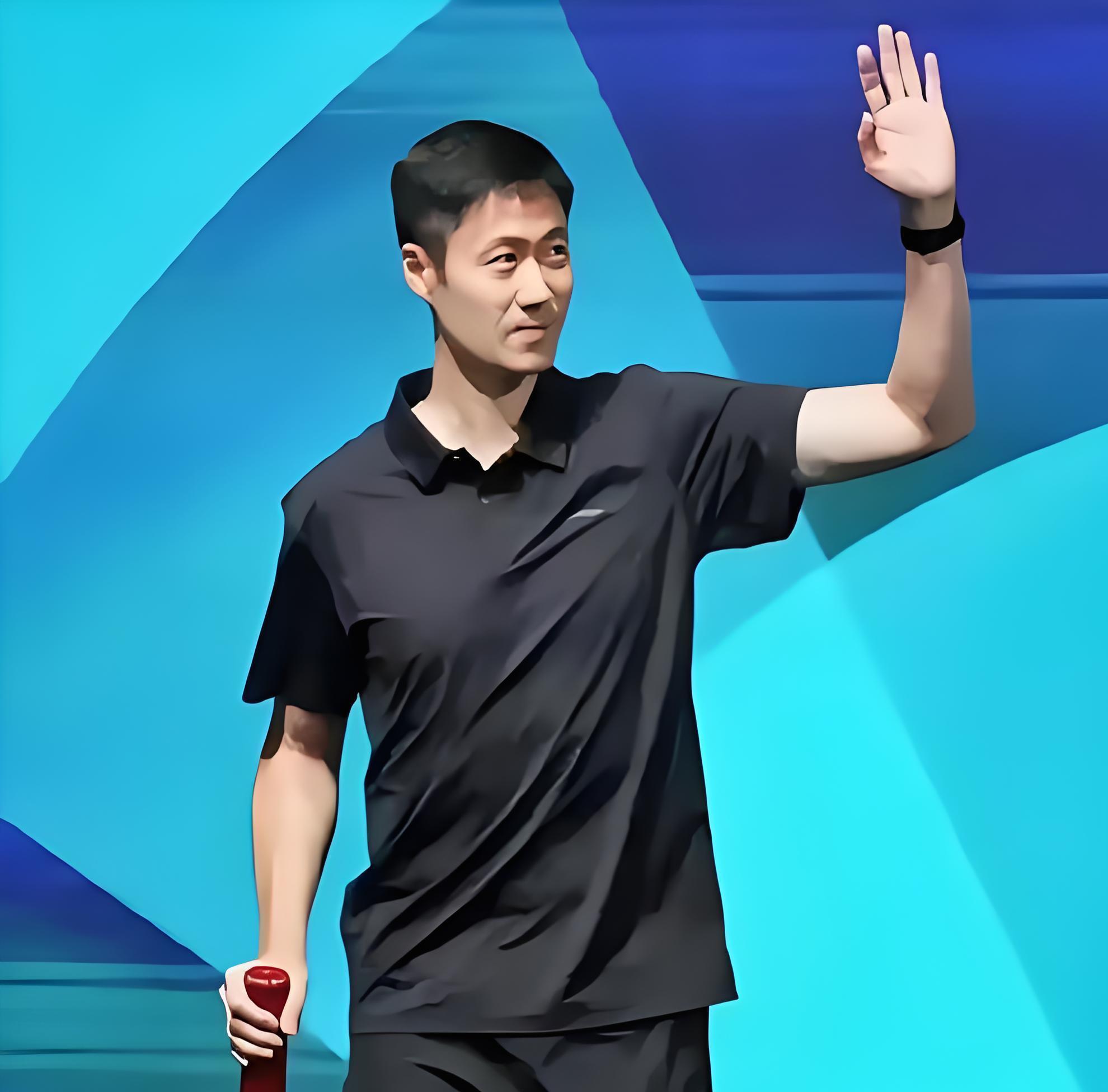 王励勤给男双冠军颁奖!47岁身材像小伙子,他的妻子不是刘嘉