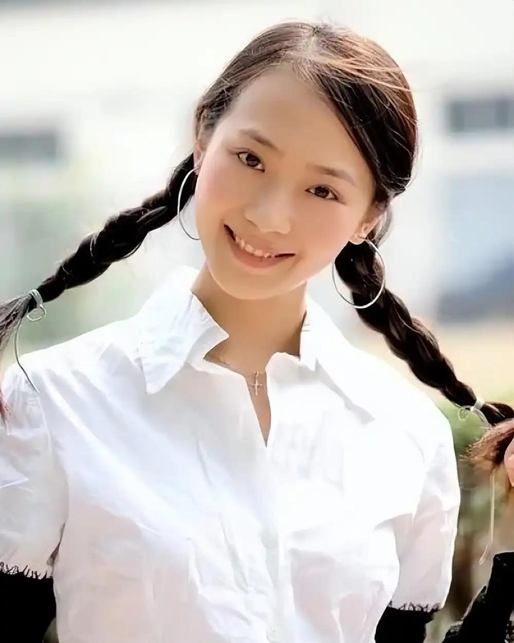 曲栅栅:陪伴困顿黄海波十余载,凭《狂飙》成名,默默支持家庭