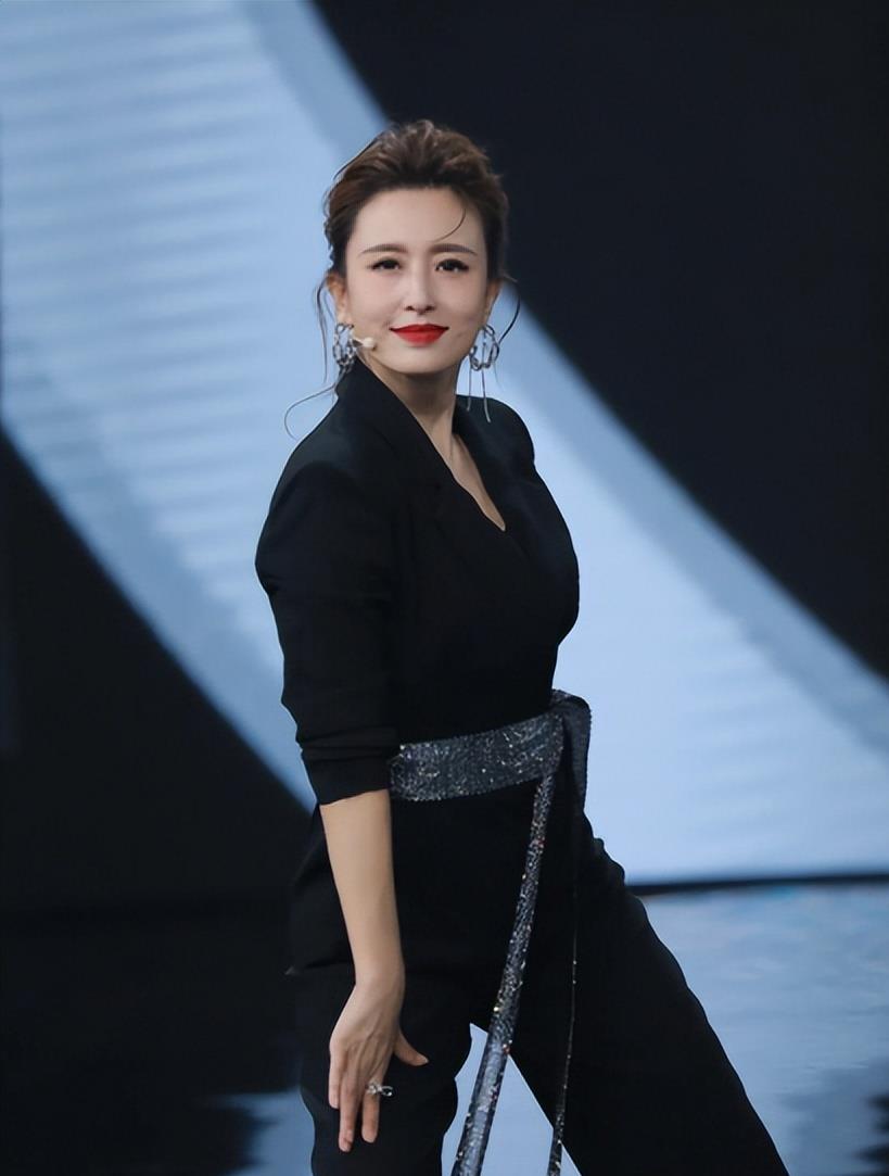 央视美女主持张蕾,离开央视这个大平台后,现在怎么样了