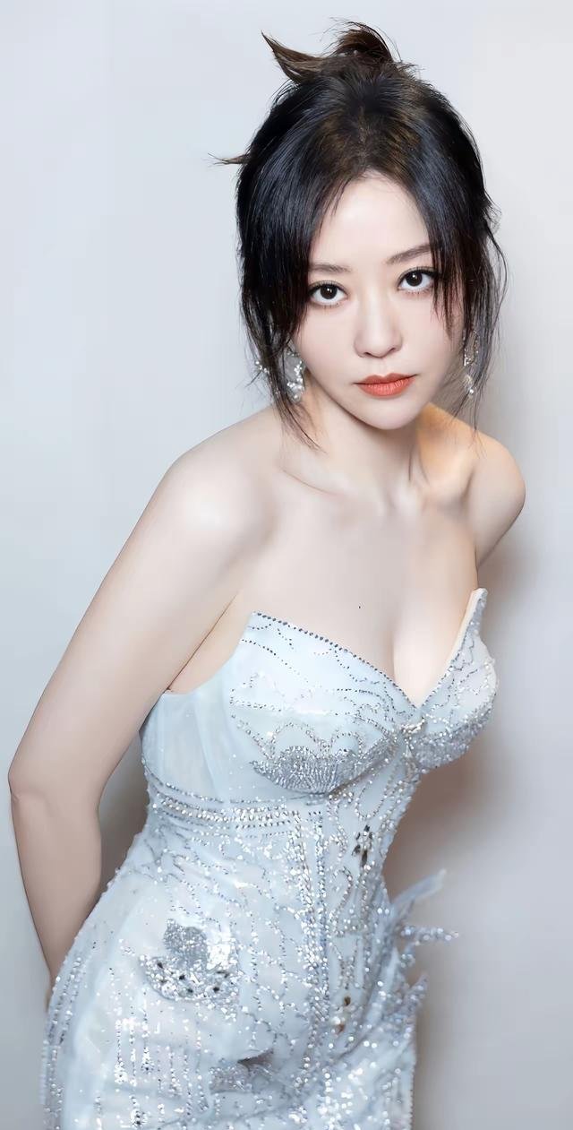 玉骨冰肌 媚而不妖 张靓颖的写真美学革命