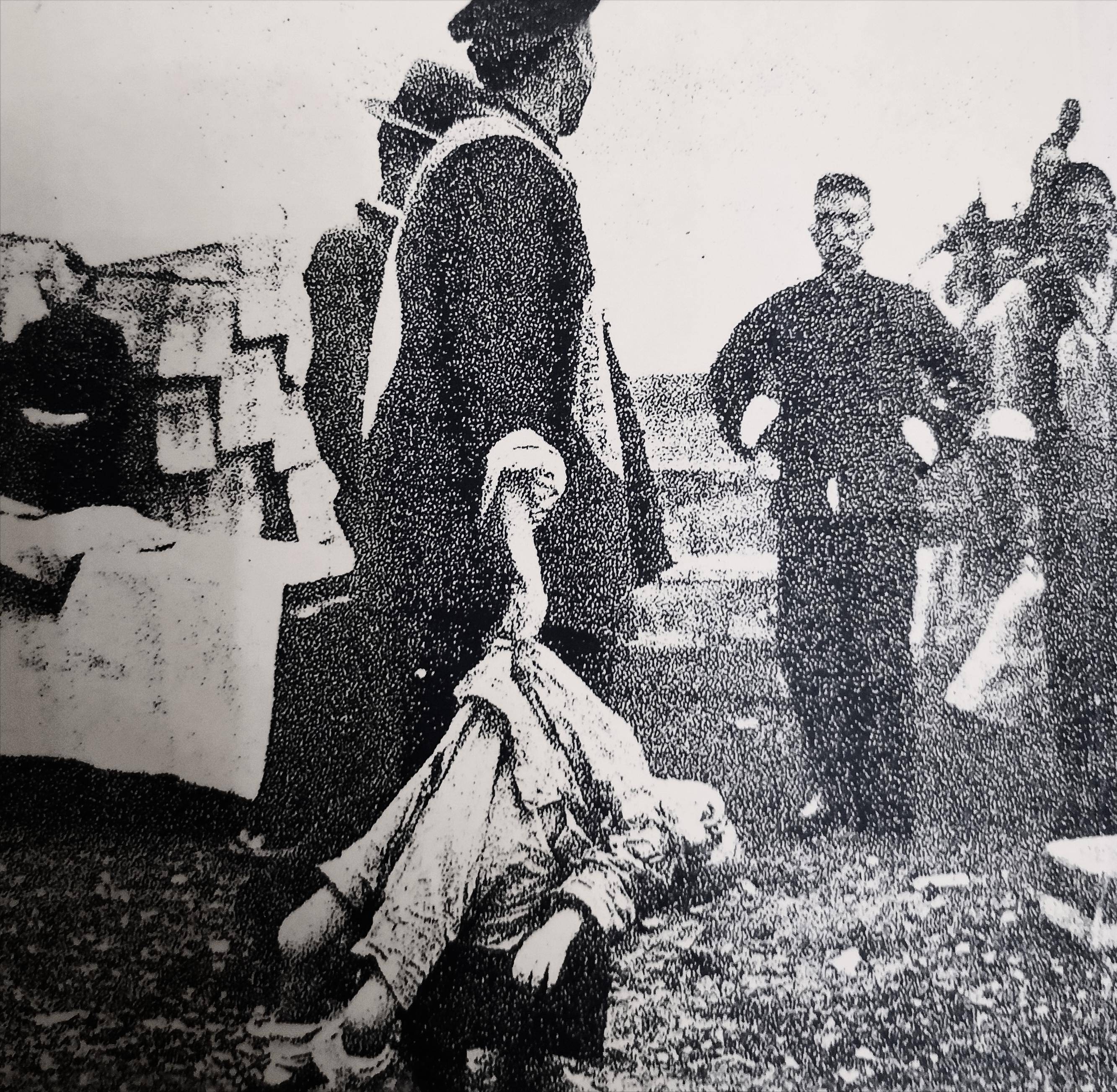 梅花镇惨案有多惨?档案记载:无数的男女老少,被尖刀刺了很多次!