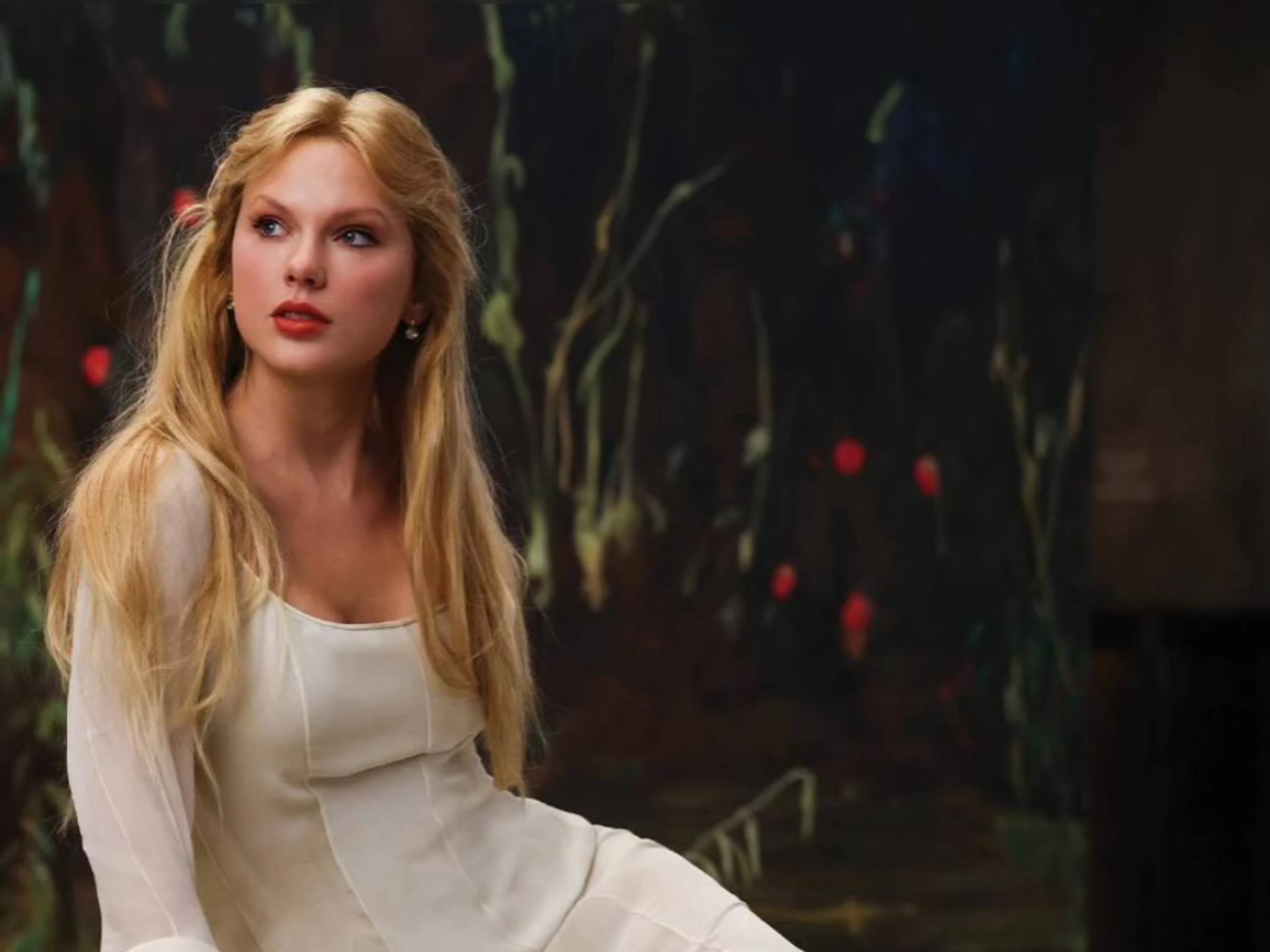 天后变"娇妻",霉霉新专辑大尺度秀恩爱?粉丝直呼粗俗不堪!