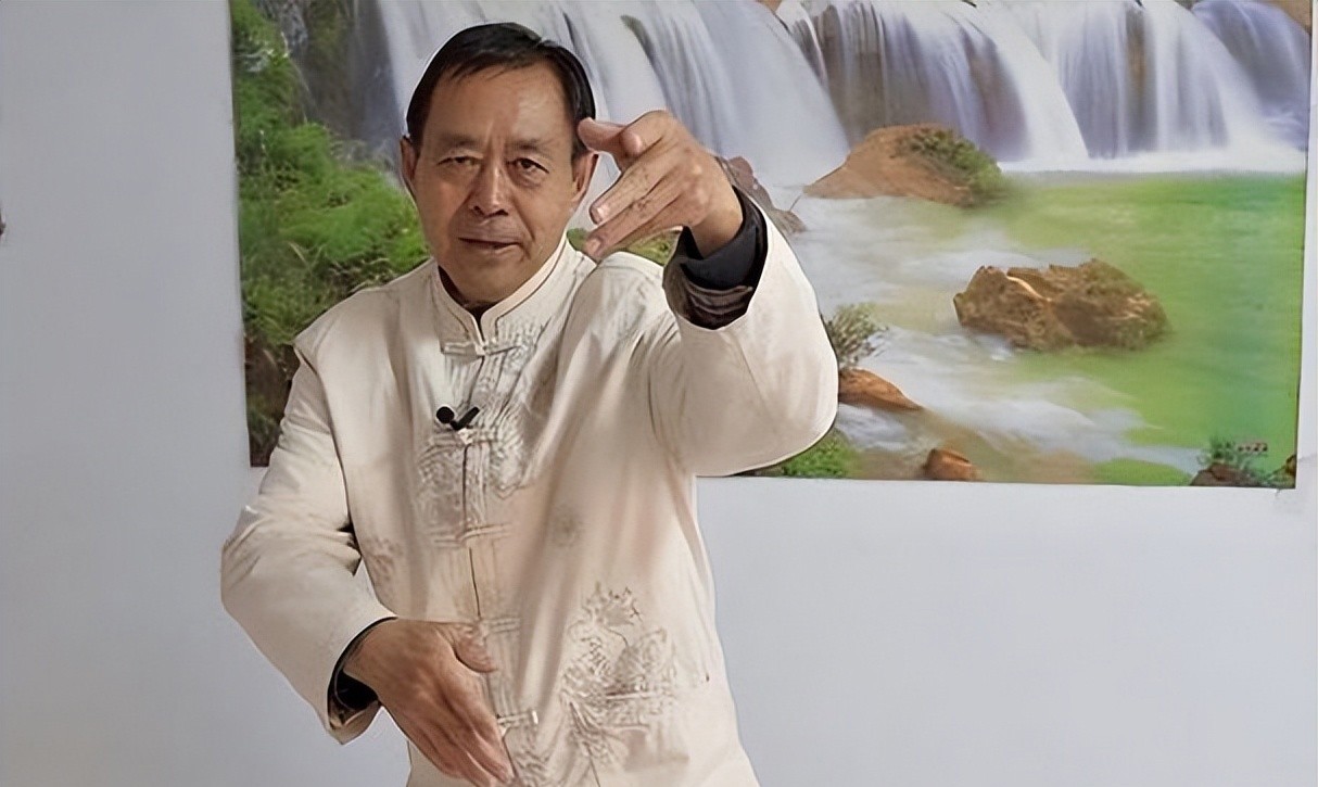 央视严厉批评被一拳击倒的传统武术大师马保国,现今声誉再度逆转