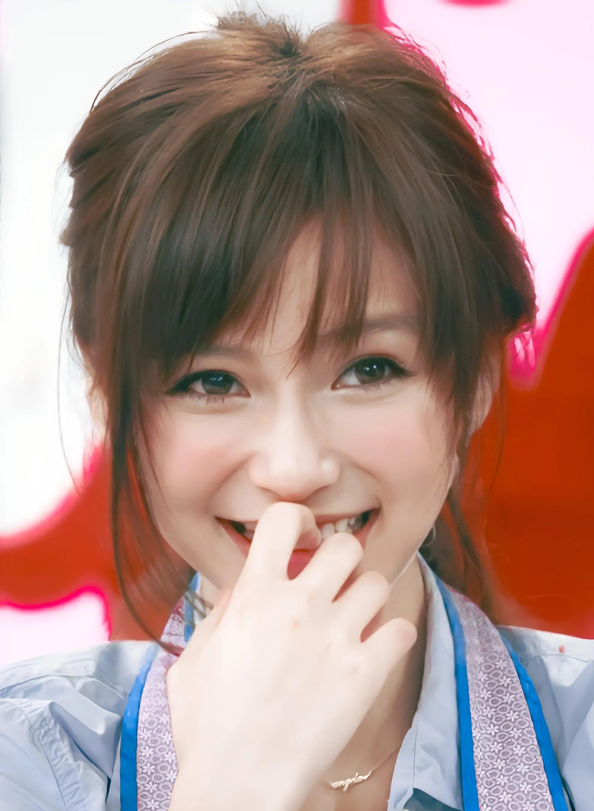 和黄晓明离婚3年杨颖干回老本行后为啥说她自讨苦吃?