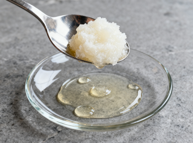 白色凝固的蜂蜜是什么蜜(白色的蜂蜜是什么蜂蜜好吗)